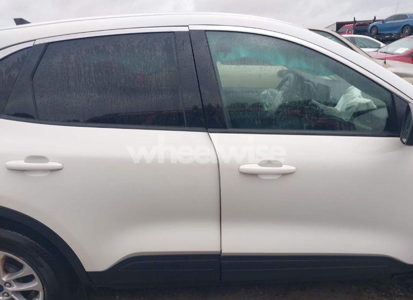 Photo 14 of 2022 Ford Escape SE (VIN 1FMCU9G62NUC00423)