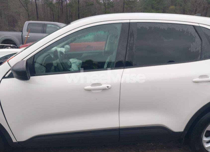 Photo 15 of 2022 Ford Escape SE (VIN 1FMCU9G62NUC00423)