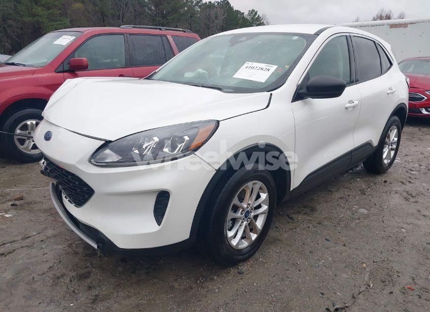 Photo 2 of 2022 Ford Escape SE (VIN 1FMCU9G62NUC00423)