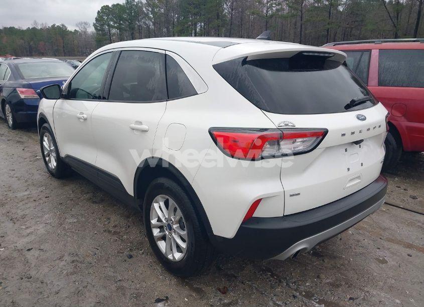 Photo 3 of 2022 Ford Escape SE (VIN 1FMCU9G62NUC00423)