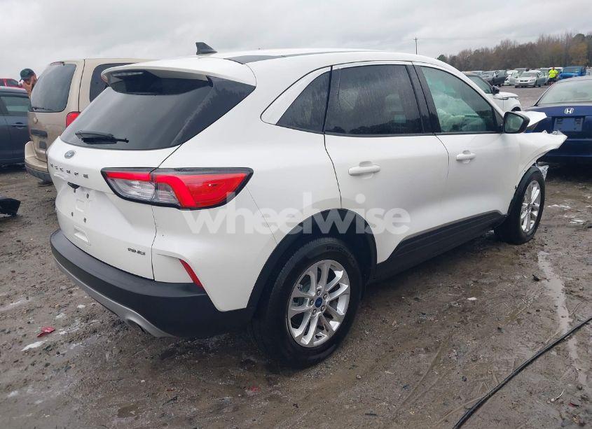 Photo 4 of 2022 Ford Escape SE (VIN 1FMCU9G62NUC00423)