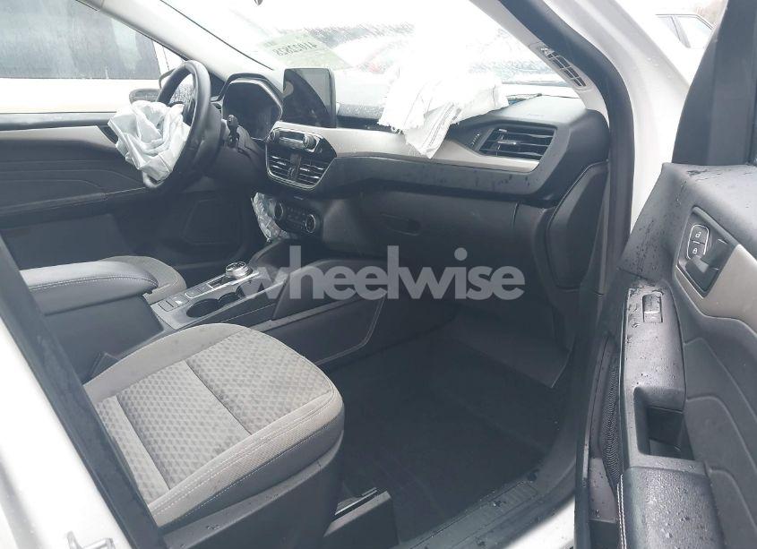 Photo 5 of 2022 Ford Escape SE (VIN 1FMCU9G62NUC00423)