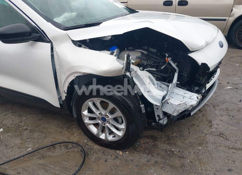Photo 6 of 2022 Ford Escape SE (VIN 1FMCU9G62NUC00423)