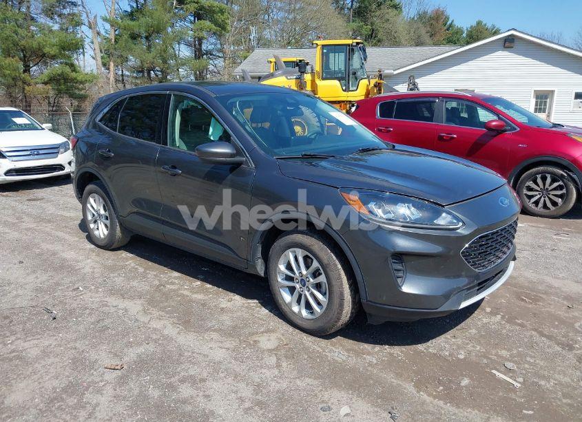 2020 Ford Escape SE (VIN 1FMCU9G63LUA27153) main photo