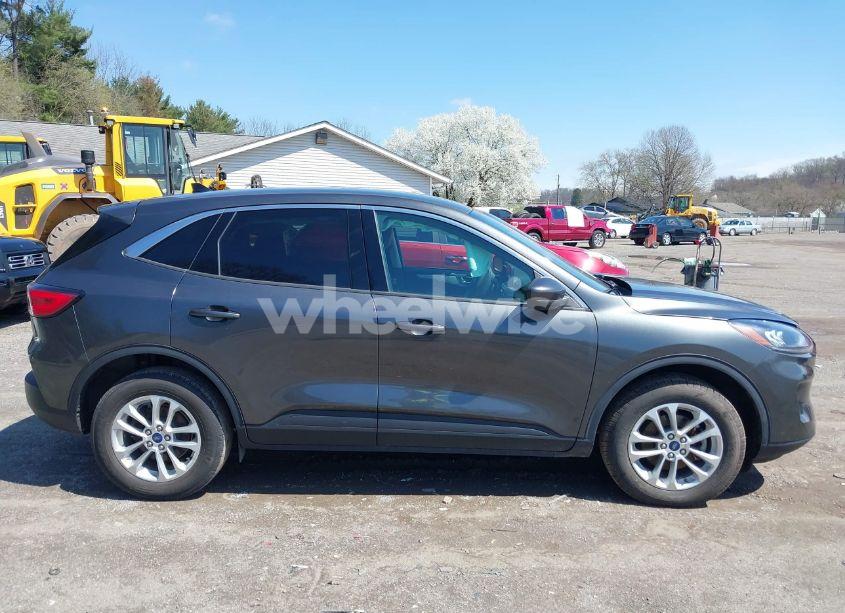 Photo 13 of 2020 Ford Escape SE (VIN 1FMCU9G63LUA27153)