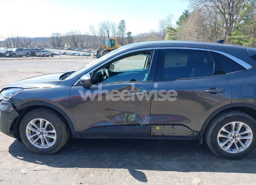 Photo 14 of 2020 Ford Escape SE (VIN 1FMCU9G63LUA27153)
