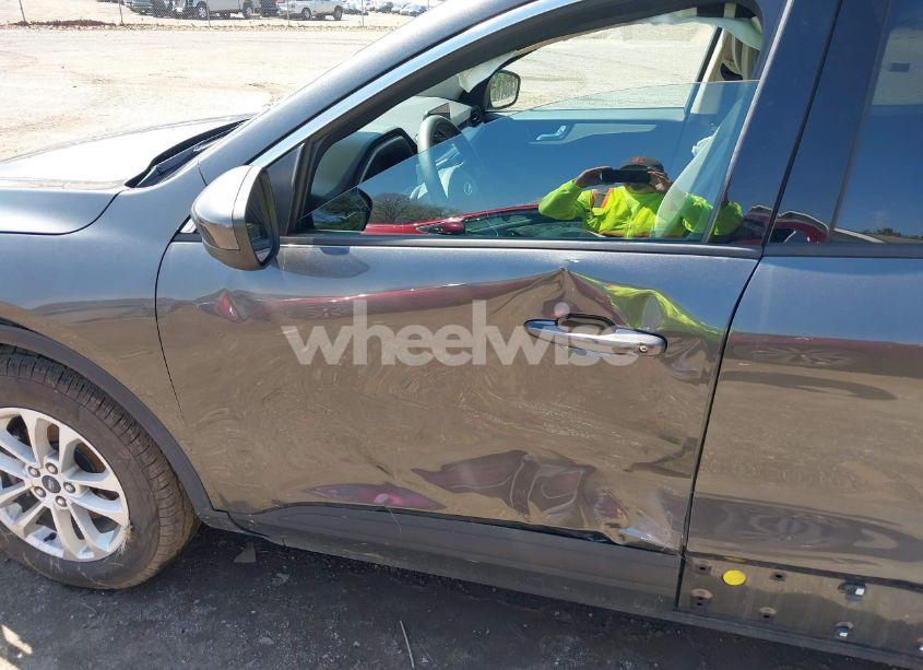 Photo 17 of 2020 Ford Escape SE (VIN 1FMCU9G63LUA27153)