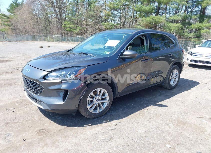 Photo 2 of 2020 Ford Escape SE (VIN 1FMCU9G63LUA27153)