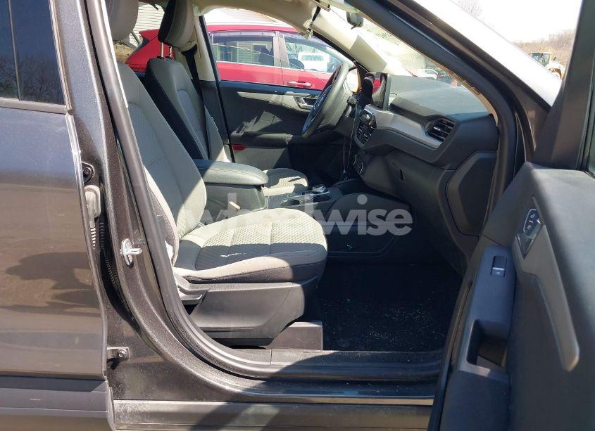 Photo 5 of 2020 Ford Escape SE (VIN 1FMCU9G63LUA27153)