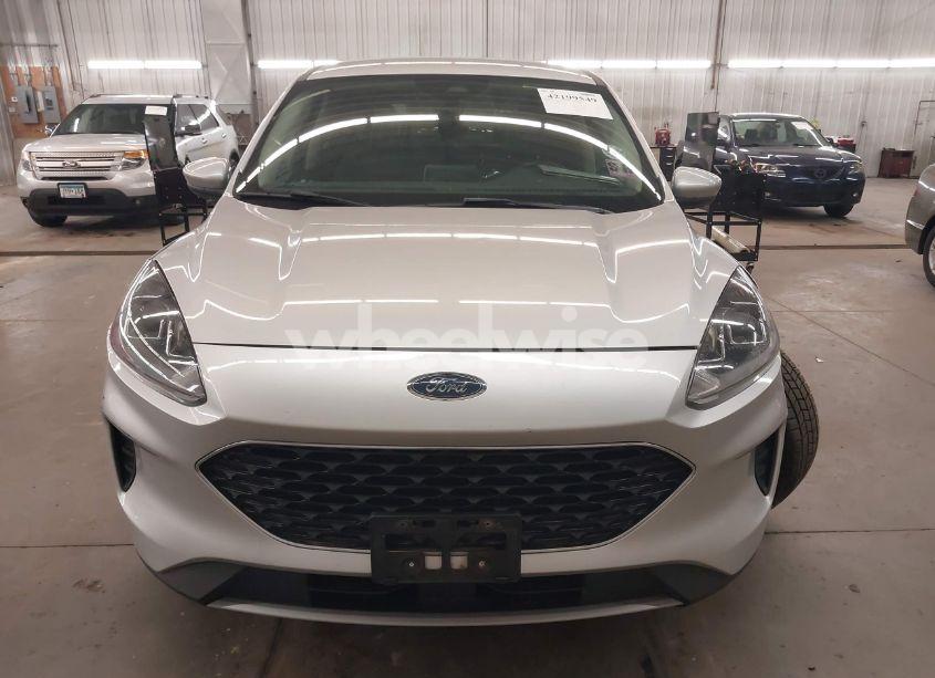 Photo 13 of 2020 Ford Escape SE (VIN 1FMCU9G63LUA56720)