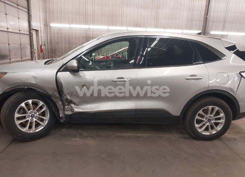 Photo 15 of 2020 Ford Escape SE (VIN 1FMCU9G63LUA56720)