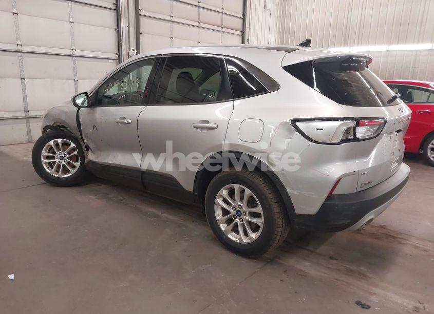 Photo 3 of 2020 Ford Escape SE (VIN 1FMCU9G63LUA56720)