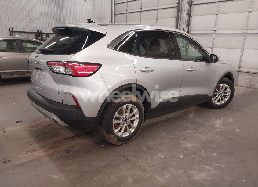 Photo 4 of 2020 Ford Escape SE (VIN 1FMCU9G63LUA56720)