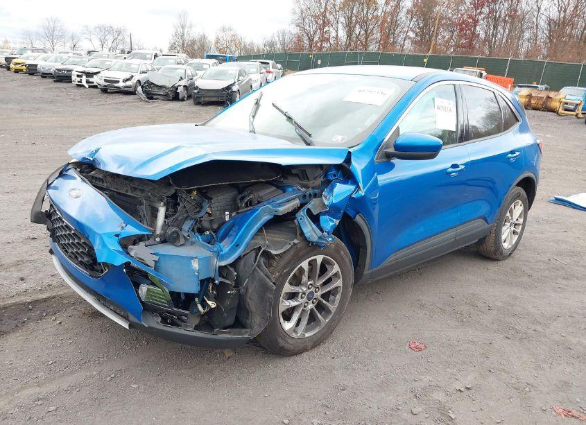 Photo 2 of 2020 Ford Escape SE (VIN 1FMCU9G63LUA66275)