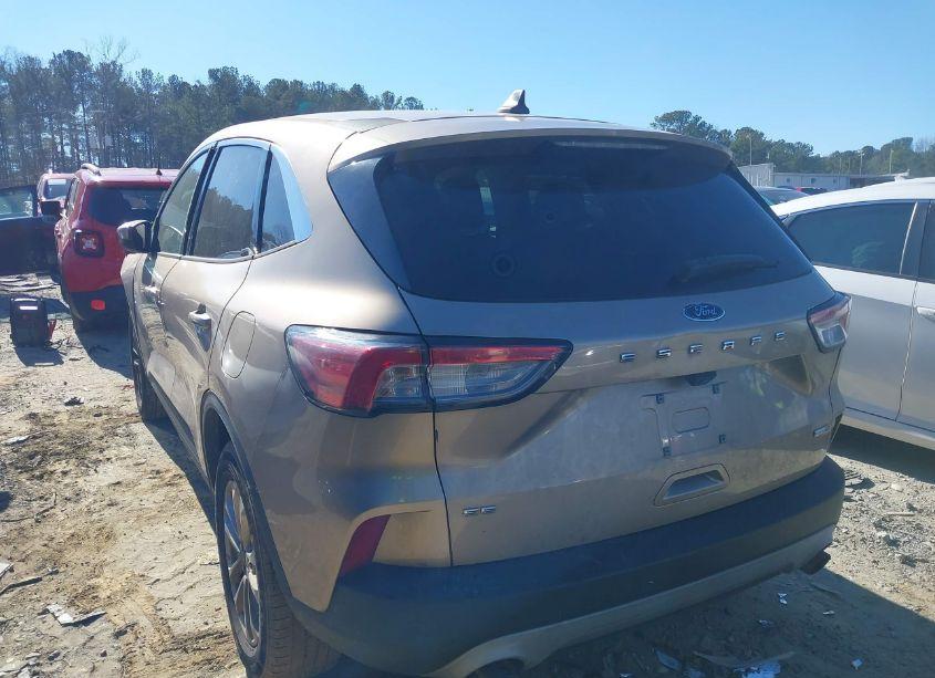 Photo 3 of 2020 Ford Escape SE (VIN 1FMCU9G63LUB61189)