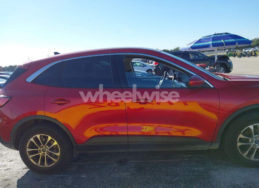 Photo 14 of 2020 Ford Escape SE (VIN 1FMCU9G63LUC12626)