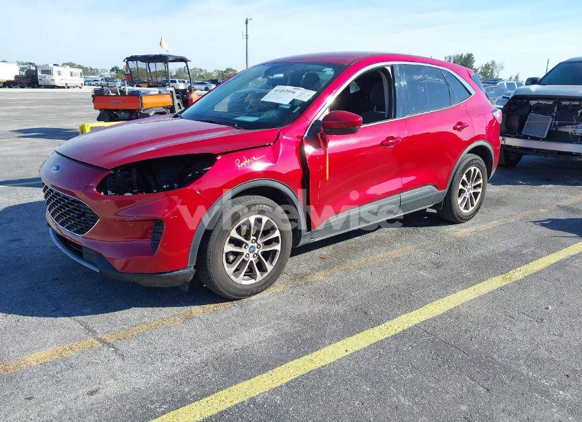 Photo 2 of 2020 Ford Escape SE (VIN 1FMCU9G63LUC12626)