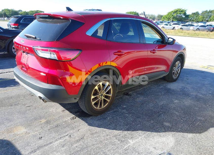 Photo 4 of 2020 Ford Escape SE (VIN 1FMCU9G63LUC12626)