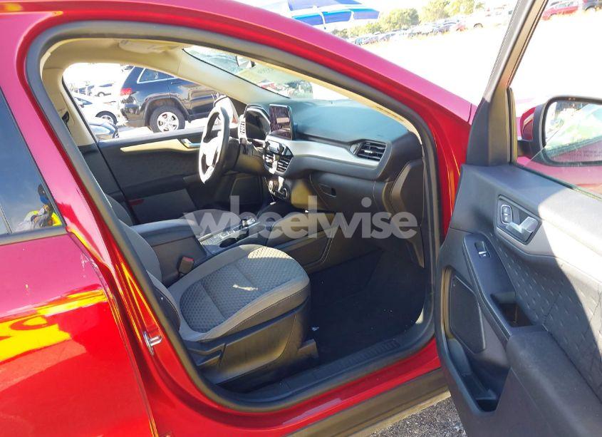 Photo 5 of 2020 Ford Escape SE (VIN 1FMCU9G63LUC12626)