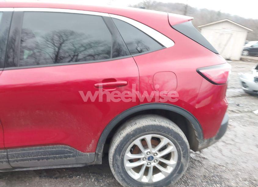 Photo 20 of 2020 Ford Escape SE (VIN 1FMCU9G63LUC28731)