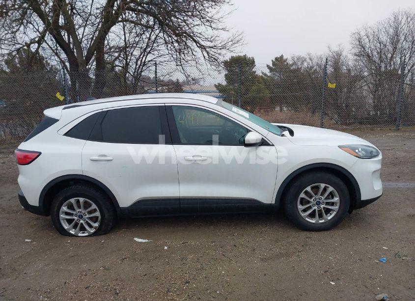 Photo 13 of 2020 Ford Escape SE (VIN 1FMCU9G63LUC47635)