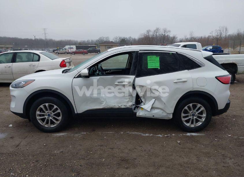 Photo 14 of 2020 Ford Escape SE (VIN 1FMCU9G63LUC47635)