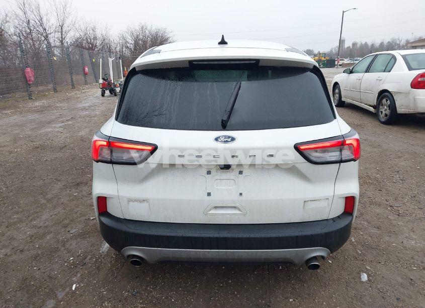 Photo 16 of 2020 Ford Escape SE (VIN 1FMCU9G63LUC47635)