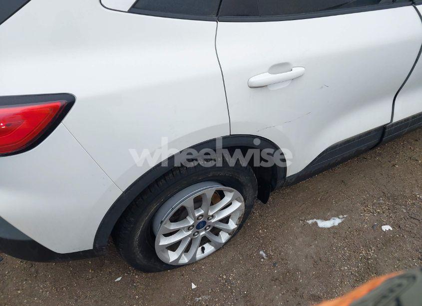 Photo 18 of 2020 Ford Escape SE (VIN 1FMCU9G63LUC47635)