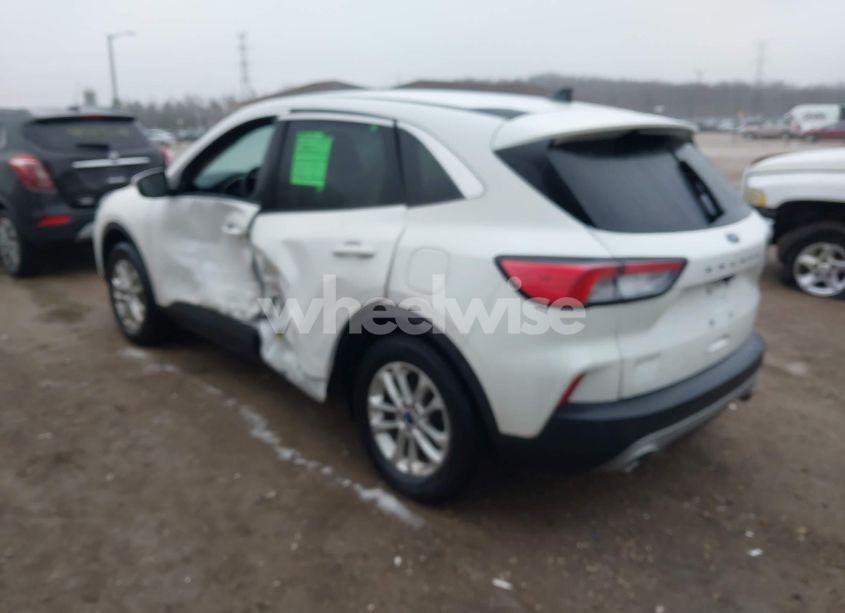 Photo 3 of 2020 Ford Escape SE (VIN 1FMCU9G63LUC47635)