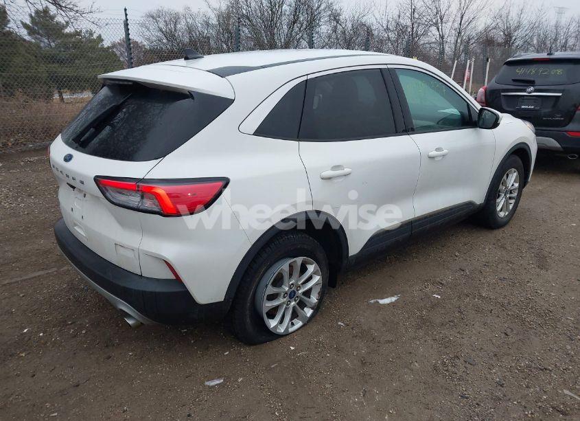 Photo 4 of 2020 Ford Escape SE (VIN 1FMCU9G63LUC47635)