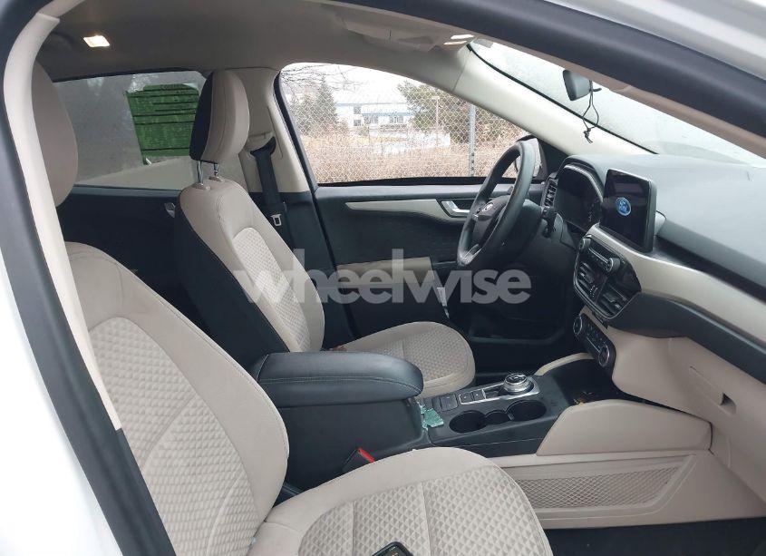 Photo 5 of 2020 Ford Escape SE (VIN 1FMCU9G63LUC47635)