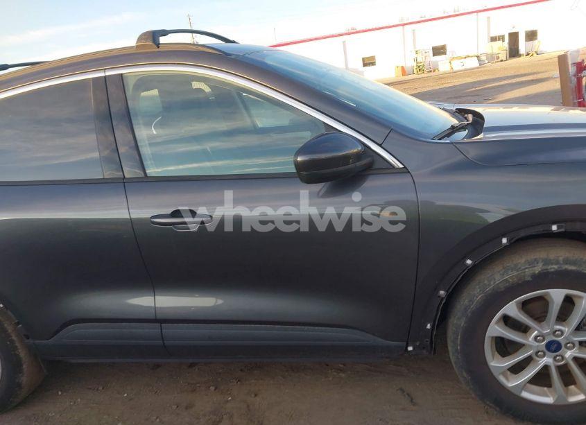 Photo 14 of 2020 Ford Escape SE (VIN 1FMCU9G63LUC70882)