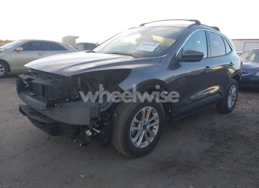 Photo 2 of 2020 Ford Escape SE (VIN 1FMCU9G63LUC70882)