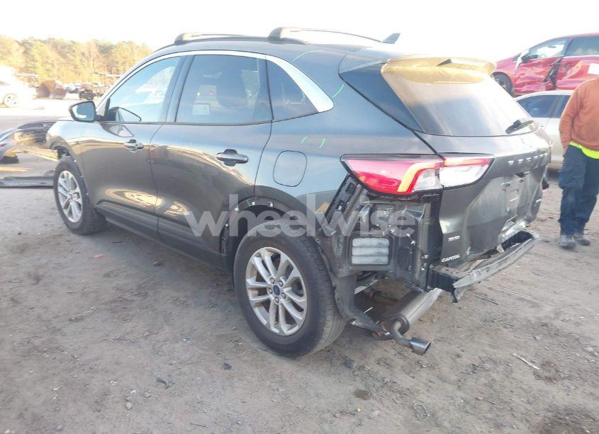 Photo 3 of 2020 Ford Escape SE (VIN 1FMCU9G63LUC70882)