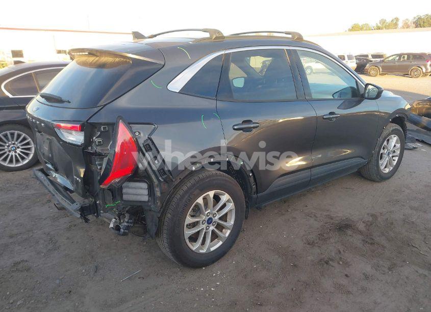 Photo 4 of 2020 Ford Escape SE (VIN 1FMCU9G63LUC70882)