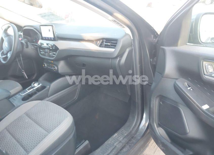 Photo 5 of 2020 Ford Escape SE (VIN 1FMCU9G63LUC70882)