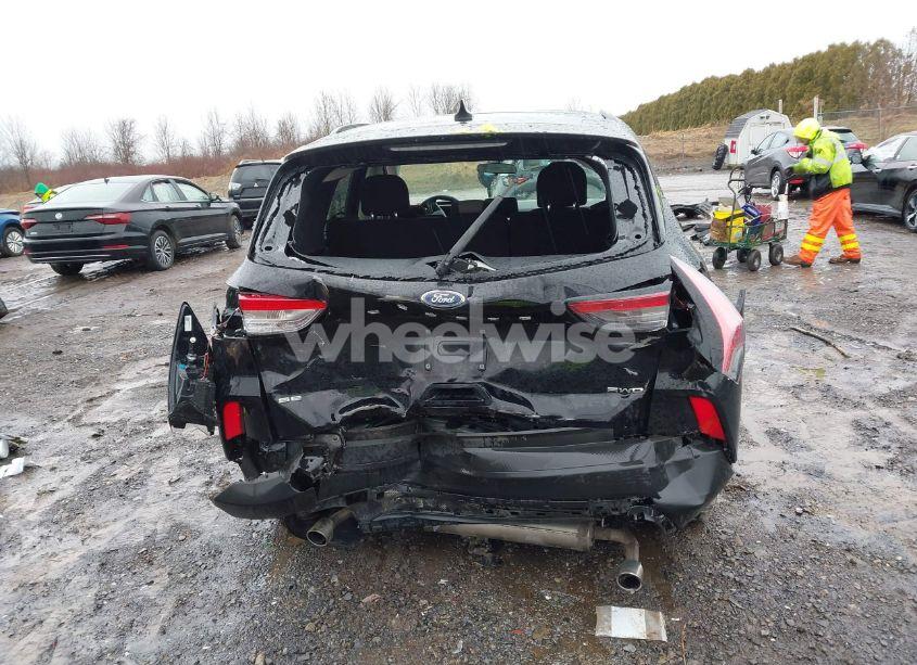 Photo 16 of 2021 Ford Escape SE (VIN 1FMCU9G63MUA24206)