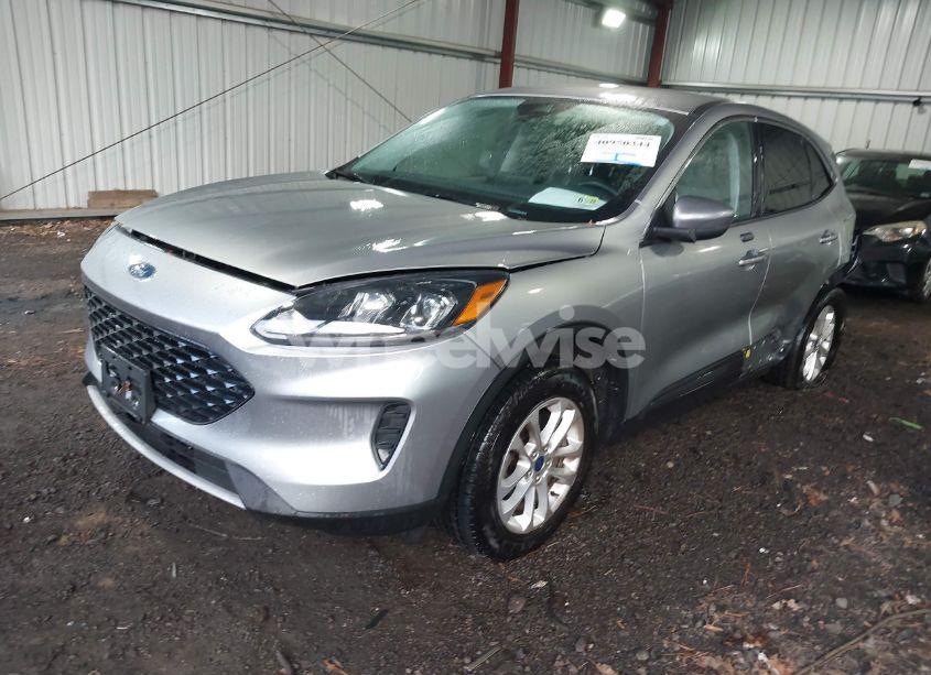 Photo 2 of 2021 Ford Escape SE (VIN 1FMCU9G63MUA28160)