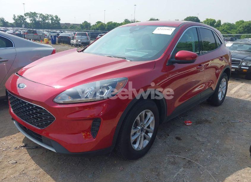 Photo 2 of 2021 Ford Escape SE (VIN 1FMCU9G63MUA92215)