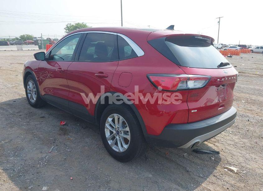 Photo 3 of 2021 Ford Escape SE (VIN 1FMCU9G63MUA92215)