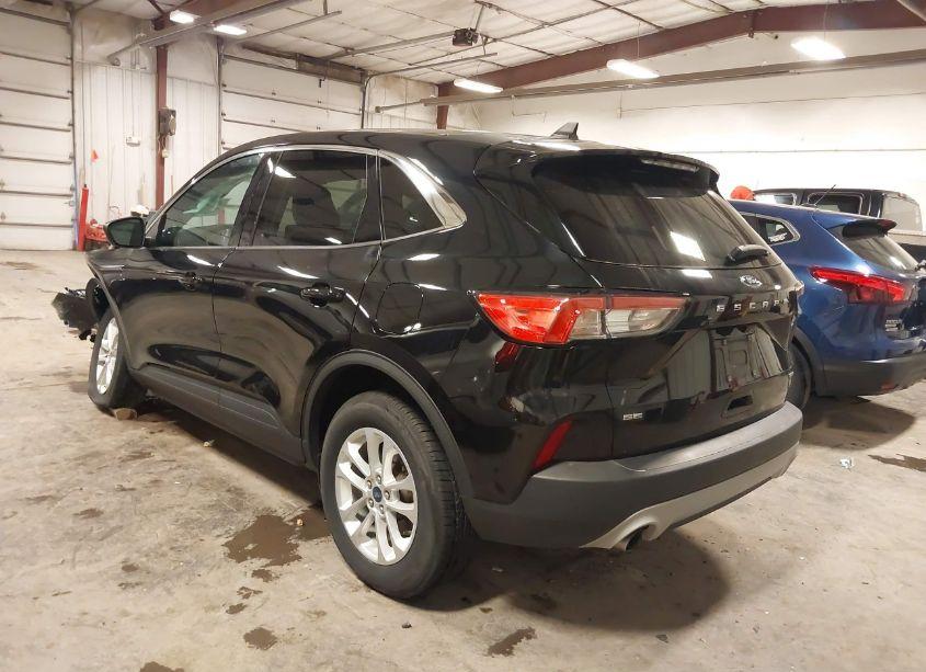 Photo 3 of 2021 Ford Escape SE (VIN 1FMCU9G63MUA93929)
