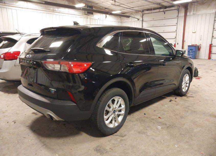Photo 4 of 2021 Ford Escape SE (VIN 1FMCU9G63MUA93929)