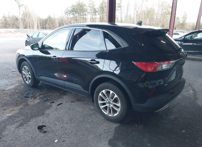 Photo 3 of 2021 Ford Escape SE (VIN 1FMCU9G63MUA98919)