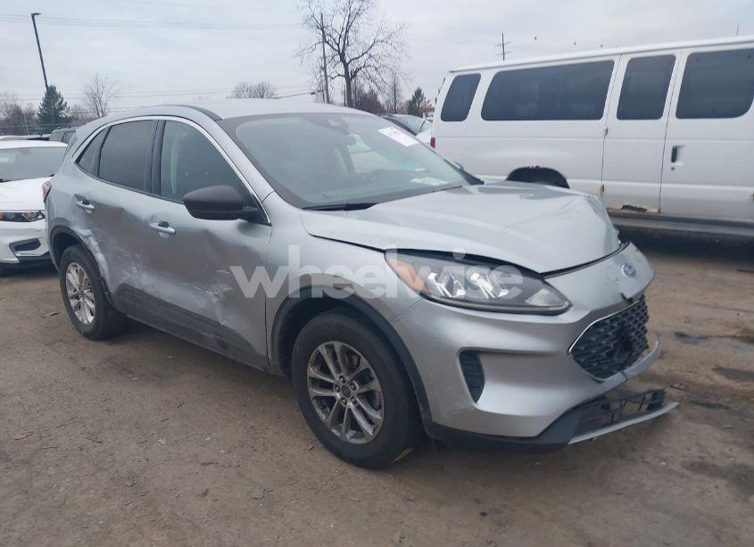 2022 Ford Escape SE (VIN 1FMCU9G63NUA32663) main photo