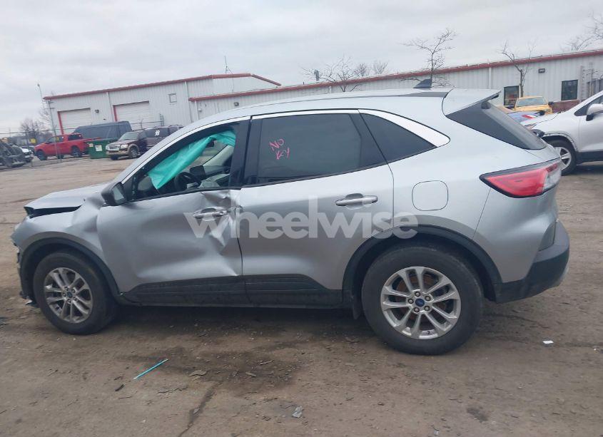 Photo 14 of 2022 Ford Escape SE (VIN 1FMCU9G63NUA32663)