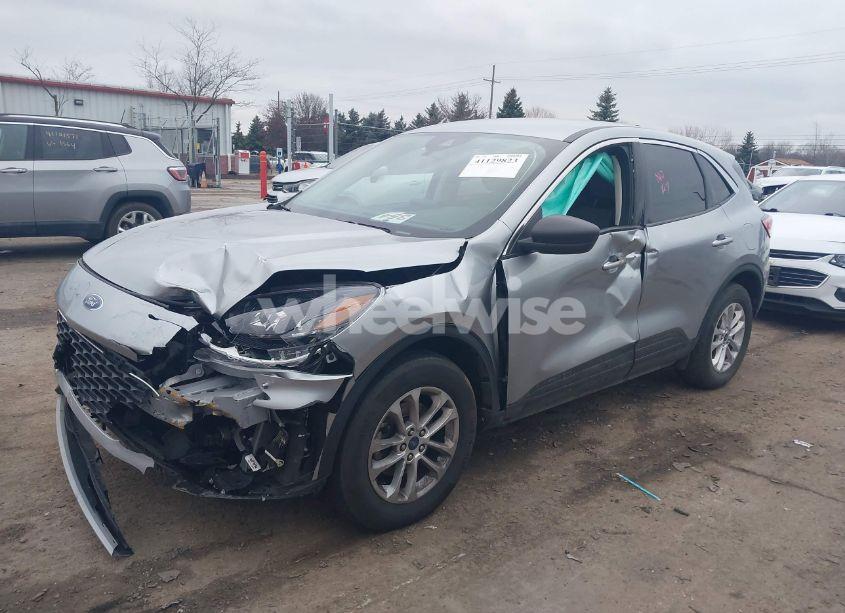 Photo 2 of 2022 Ford Escape SE (VIN 1FMCU9G63NUA32663)