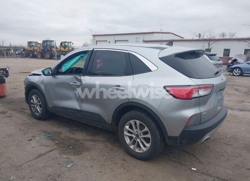 Photo 3 of 2022 Ford Escape SE (VIN 1FMCU9G63NUA32663)