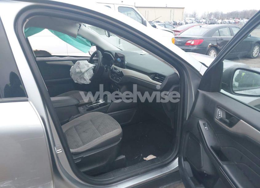 Photo 5 of 2022 Ford Escape SE (VIN 1FMCU9G63NUA32663)
