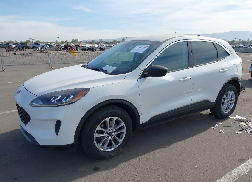 Photo 2 of 2022 Ford Escape SE (VIN 1FMCU9G63NUA60463)