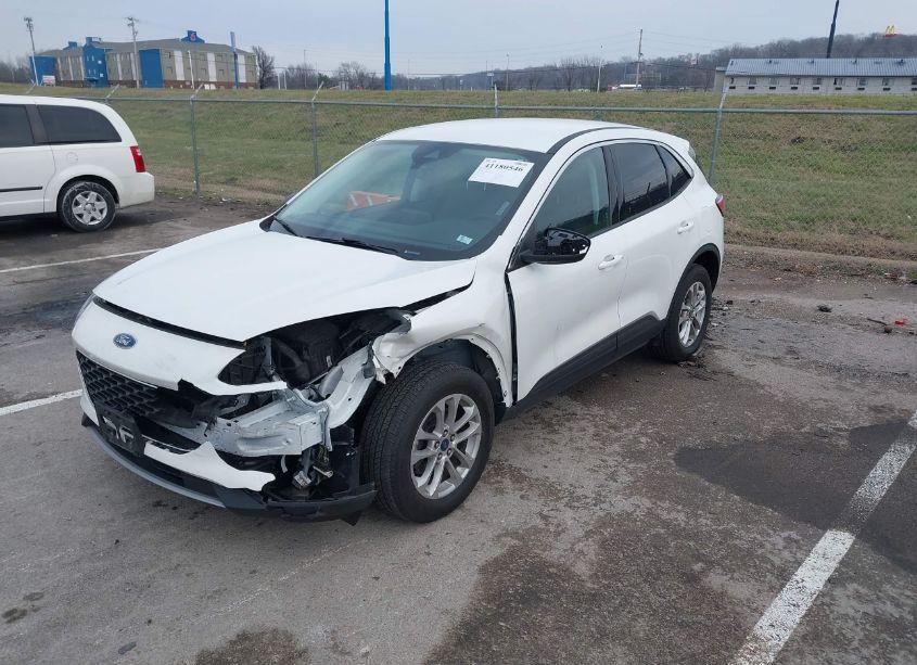 Photo 2 of 2022 Ford Escape SE (VIN 1FMCU9G63NUA60897)